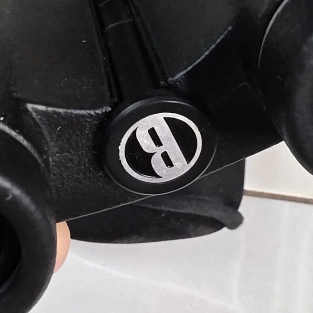 Bushnell 10x25 Compact Binoculars Black Folding Roof Prism 330FT FOV Case S4